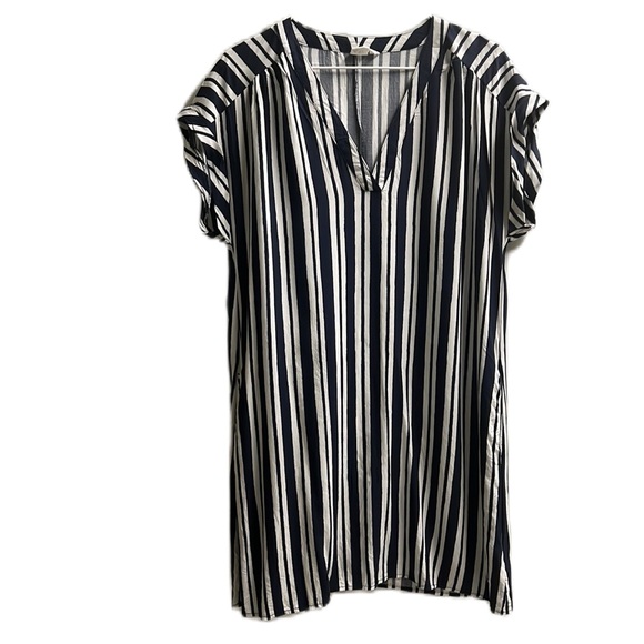 GAP Dresses & Skirts - Gap, 100% Rayon/Viscose, Lounge, Roll Sleeves Dress, Blue/White, Size Medium